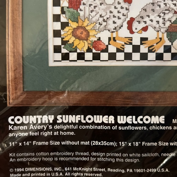 Dimensions stamped cross stitch kit 3140 Country Sunflower Welcome New chickens - Picture 6 of 6